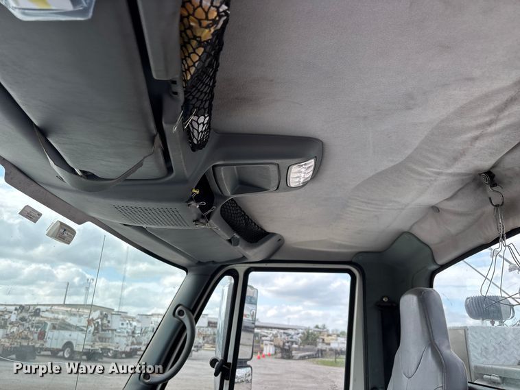 image for item FG0244 2007 International 4300 utility / service truck