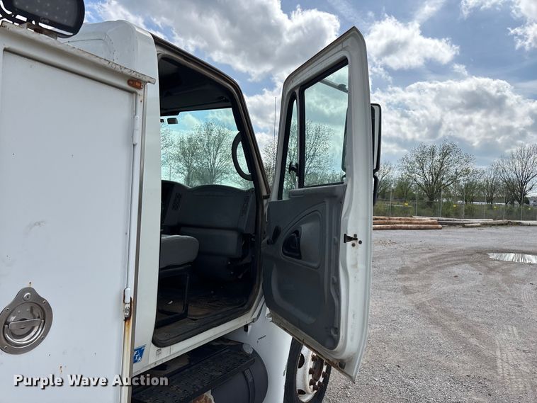 image for item FG0244 2007 International 4300 utility / service truck