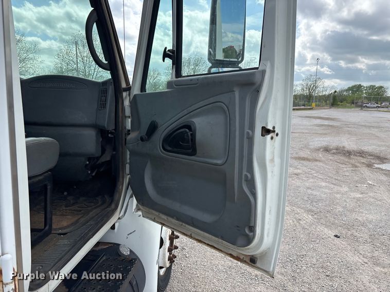 image for item FG0244 2007 International 4300 utility / service truck