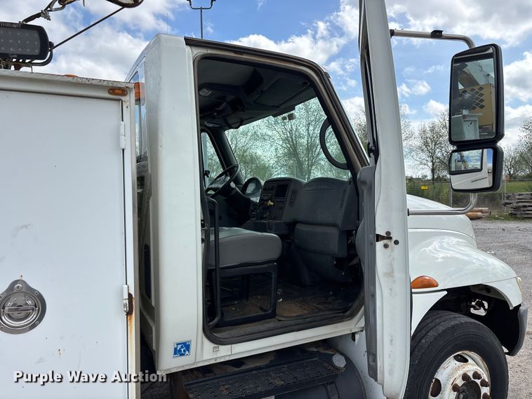 image for item FG0244 2007 International 4300 utility / service truck