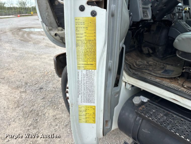 image for item FG0244 2007 International 4300 utility / service truck