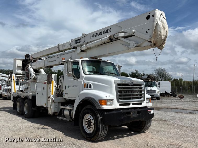 image for item FG0245 2004 Sterling L8500 Series bucket truck