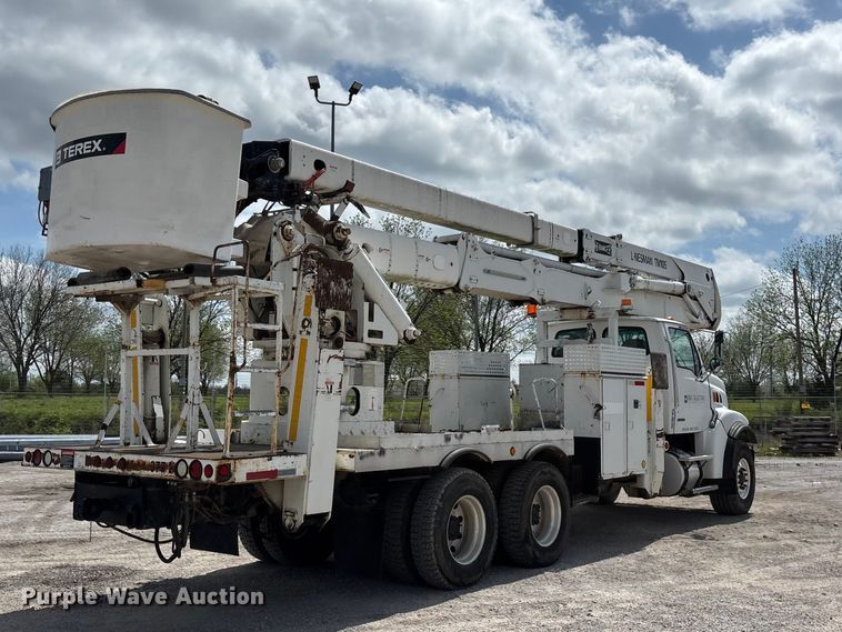 image for item FG0245 2004 Sterling L8500 Series bucket truck