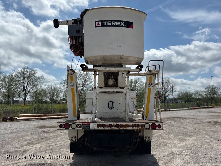 image for item FG0245 2004 Sterling L8500 Series bucket truck