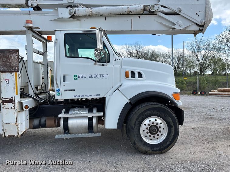 image for item FG0245 2004 Sterling L8500 Series bucket truck