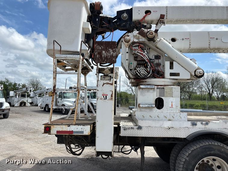 image for item FG0245 2004 Sterling L8500 Series bucket truck