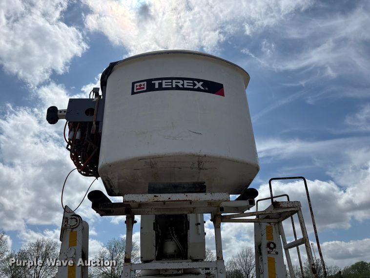 image for item FG0245 2004 Sterling L8500 Series bucket truck