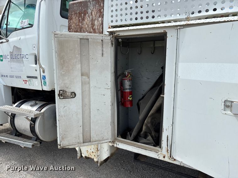 image for item FG0245 2004 Sterling L8500 Series bucket truck