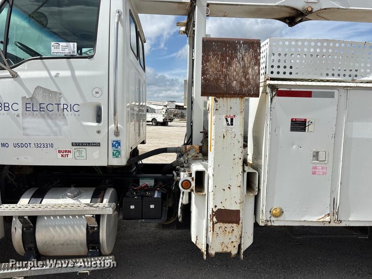 image for item FG0245 2004 Sterling L8500 Series bucket truck