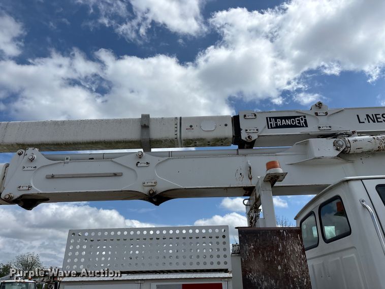 image for item FG0245 2004 Sterling L8500 Series bucket truck