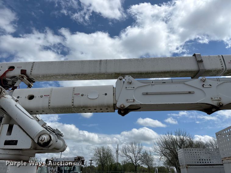 image for item FG0245 2004 Sterling L8500 Series bucket truck