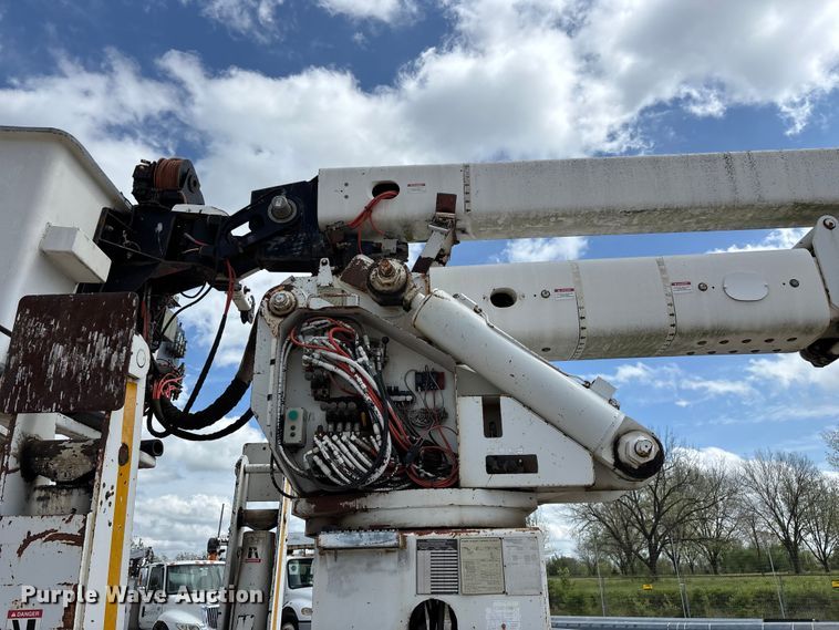 image for item FG0245 2004 Sterling L8500 Series bucket truck