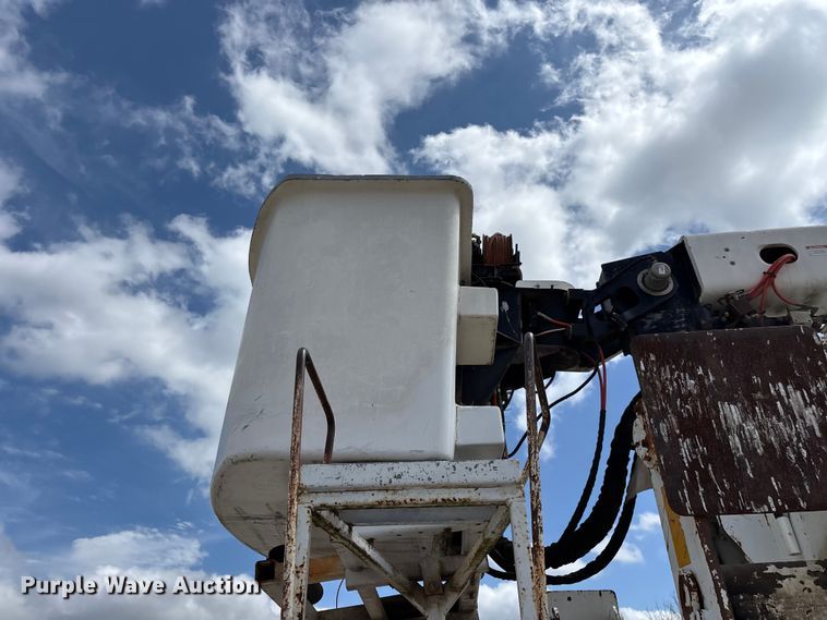 image for item FG0245 2004 Sterling L8500 Series bucket truck