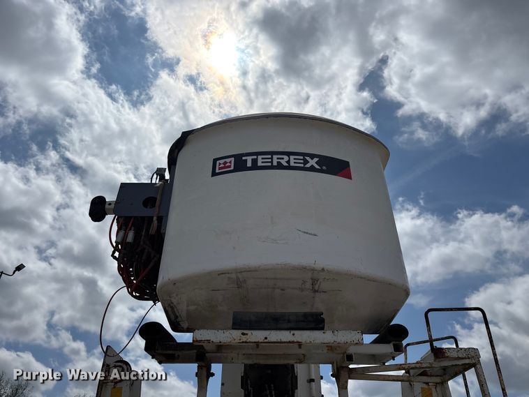 image for item FG0245 2004 Sterling L8500 Series bucket truck