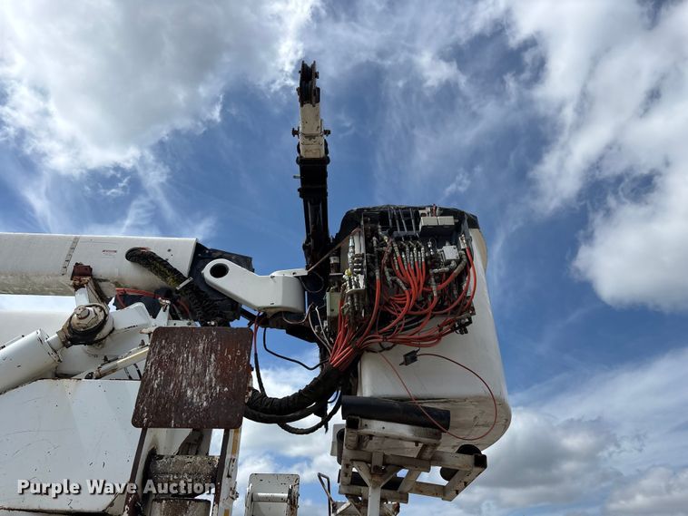 image for item FG0245 2004 Sterling L8500 Series bucket truck