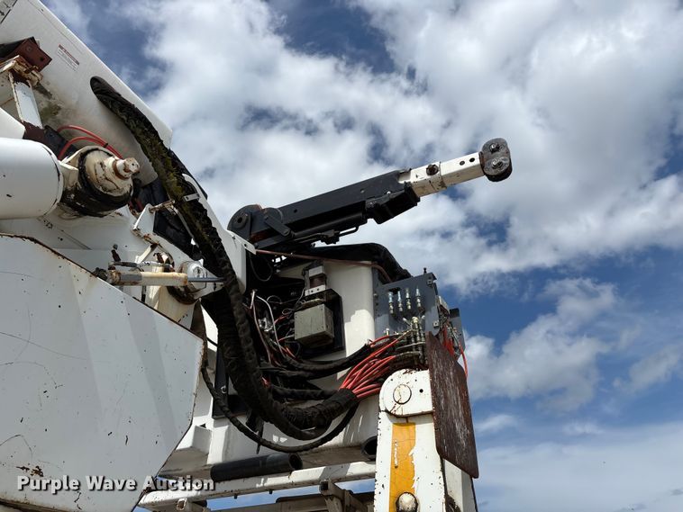 image for item FG0245 2004 Sterling L8500 Series bucket truck