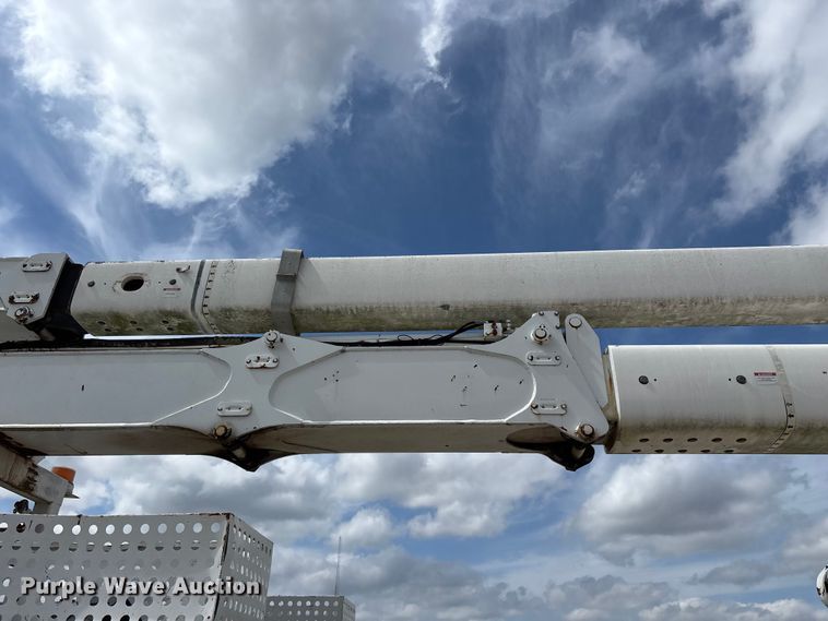 image for item FG0245 2004 Sterling L8500 Series bucket truck