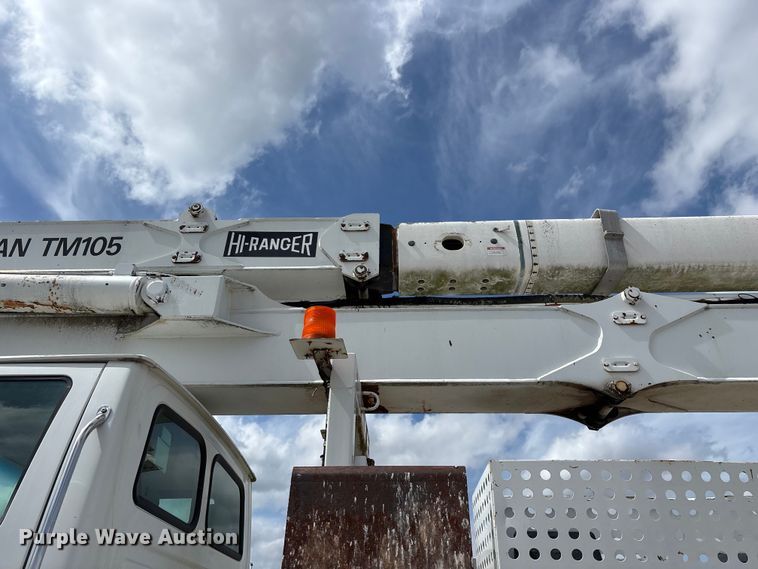 image for item FG0245 2004 Sterling L8500 Series bucket truck
