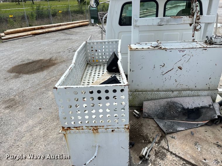 image for item FG0245 2004 Sterling L8500 Series bucket truck