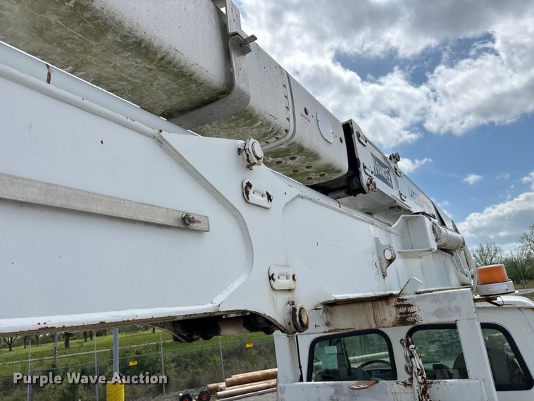 image for item FG0245 2004 Sterling L8500 Series bucket truck