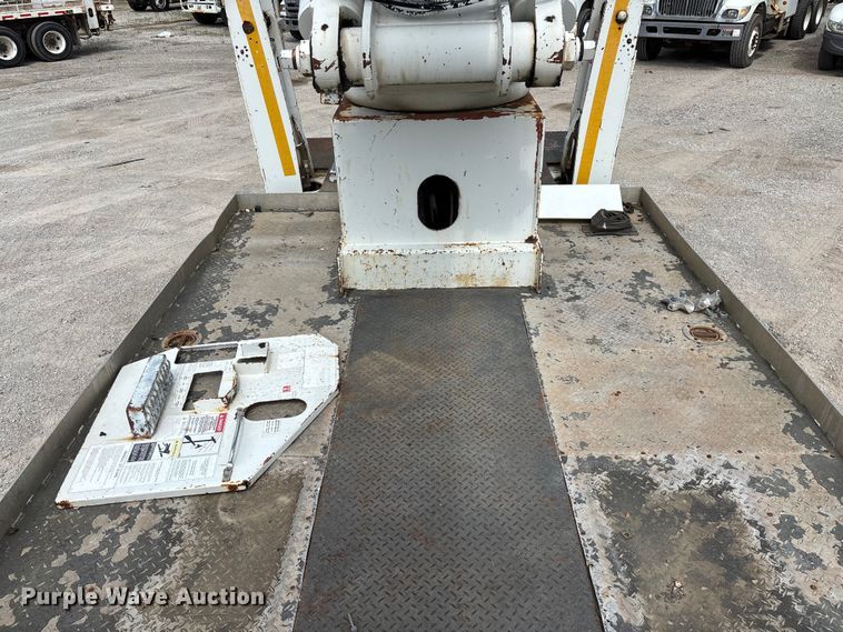 image for item FG0245 2004 Sterling L8500 Series bucket truck