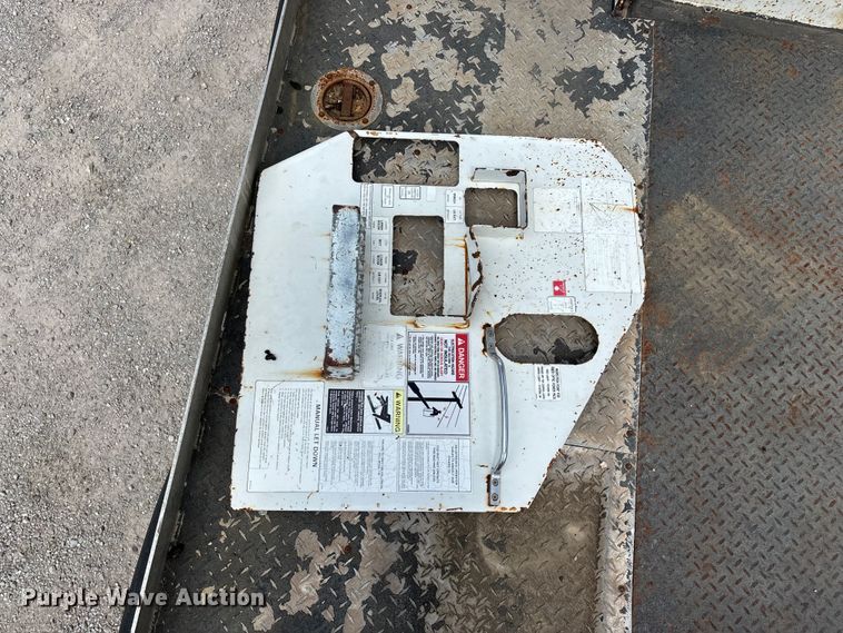 image for item FG0245 2004 Sterling L8500 Series bucket truck