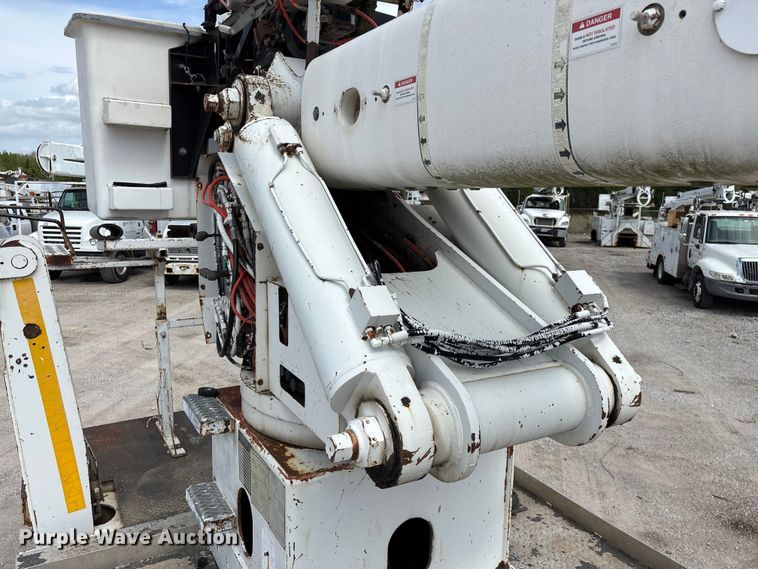 image for item FG0245 2004 Sterling L8500 Series bucket truck