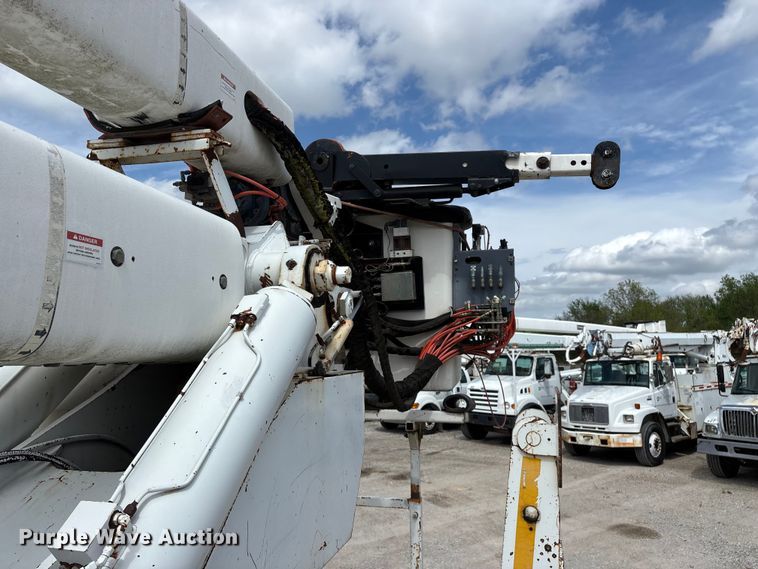 image for item FG0245 2004 Sterling L8500 Series bucket truck