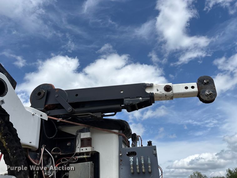 image for item FG0245 2004 Sterling L8500 Series bucket truck