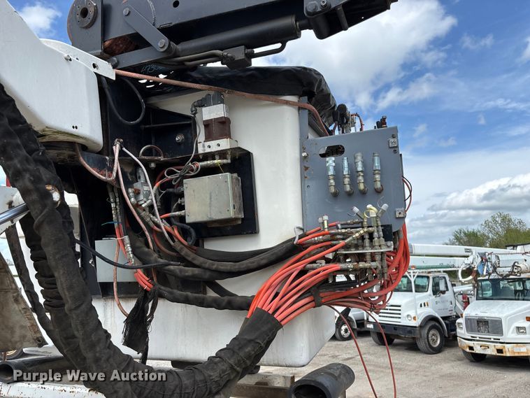 image for item FG0245 2004 Sterling L8500 Series bucket truck