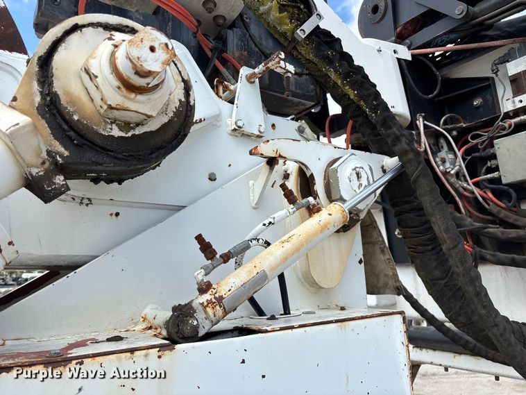 image for item FG0245 2004 Sterling L8500 Series bucket truck