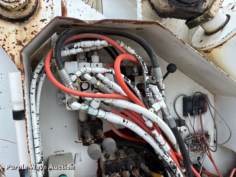 image for item FG0245 2004 Sterling L8500 Series bucket truck