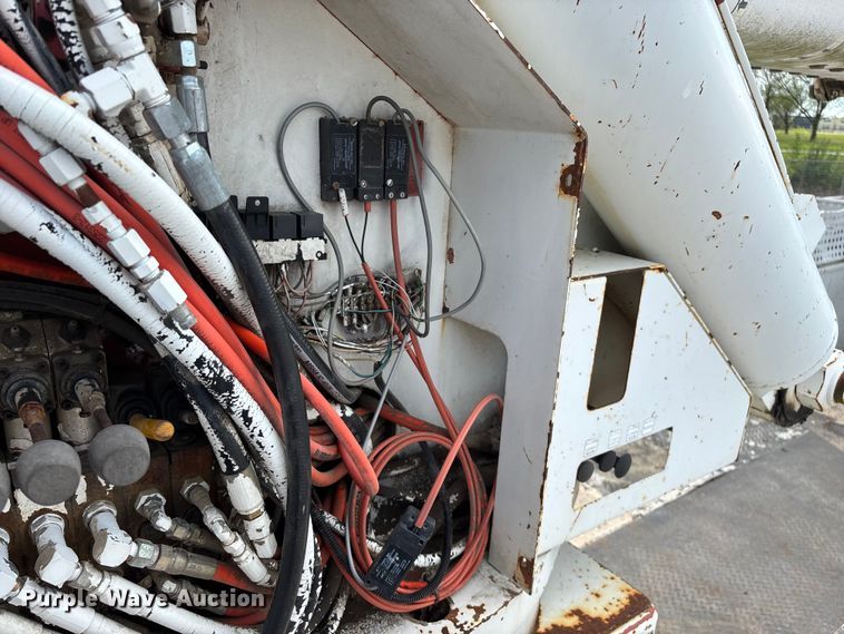 image for item FG0245 2004 Sterling L8500 Series bucket truck