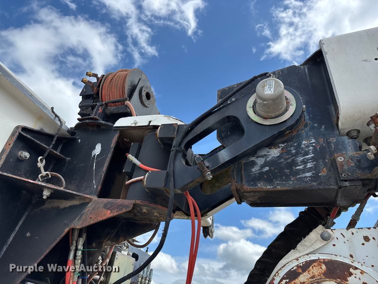 image for item FG0245 2004 Sterling L8500 Series bucket truck