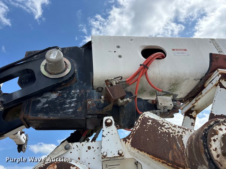 image for item FG0245 2004 Sterling L8500 Series bucket truck