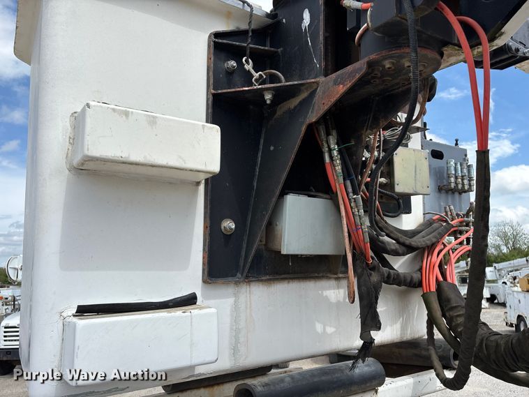 image for item FG0245 2004 Sterling L8500 Series bucket truck