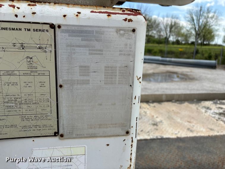 image for item FG0245 2004 Sterling L8500 Series bucket truck