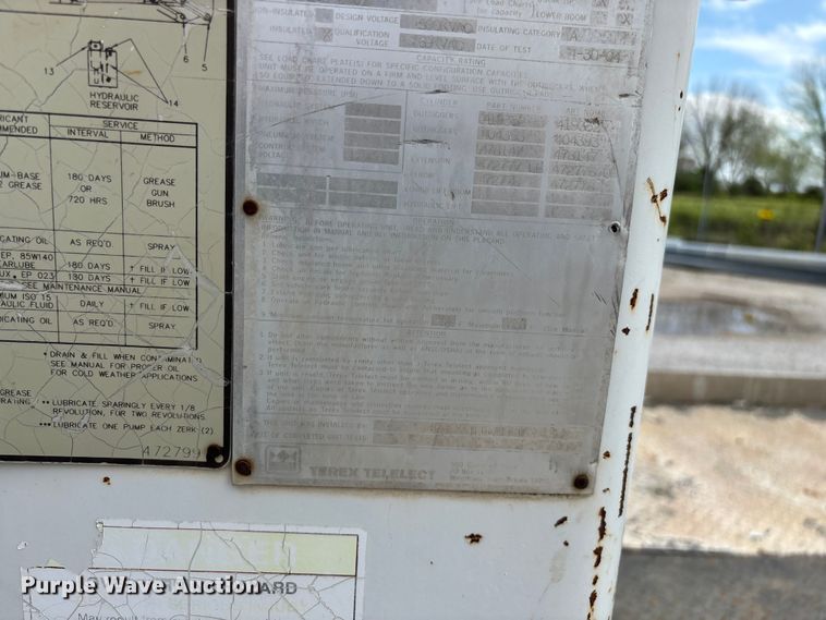 image for item FG0245 2004 Sterling L8500 Series bucket truck