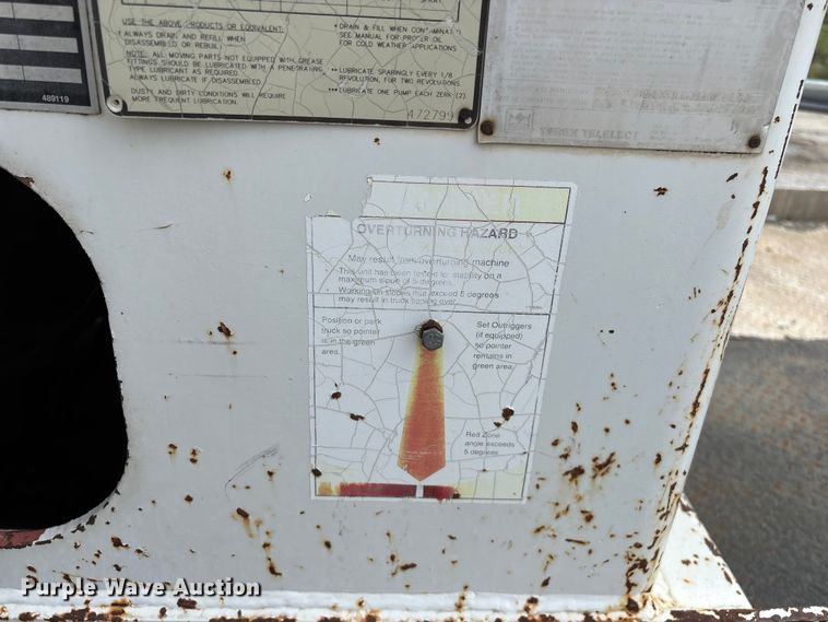 image for item FG0245 2004 Sterling L8500 Series bucket truck