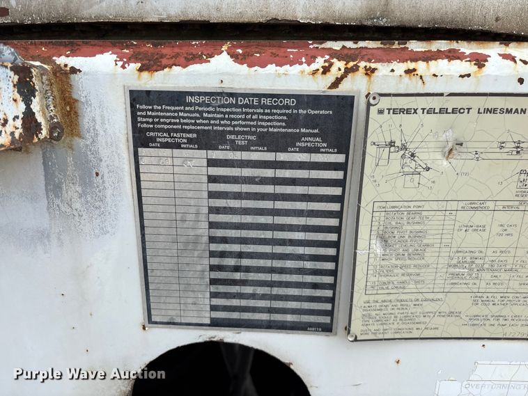 image for item FG0245 2004 Sterling L8500 Series bucket truck