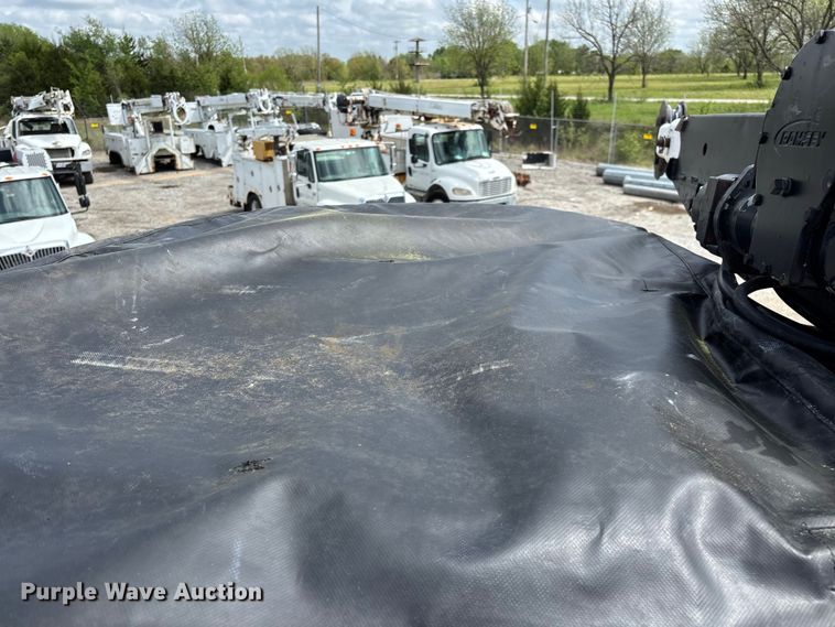 image for item FG0245 2004 Sterling L8500 Series bucket truck