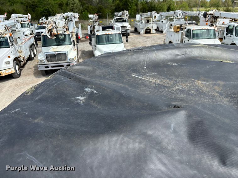 image for item FG0245 2004 Sterling L8500 Series bucket truck