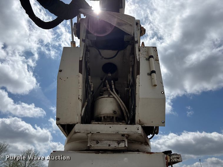 image for item FG0245 2004 Sterling L8500 Series bucket truck