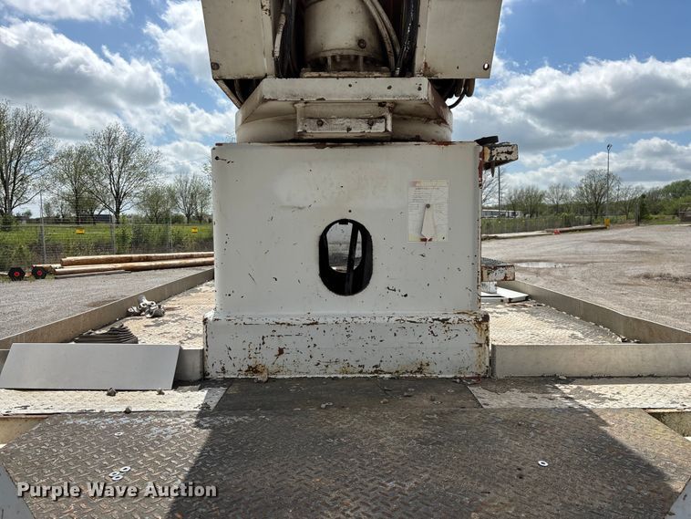 image for item FG0245 2004 Sterling L8500 Series bucket truck