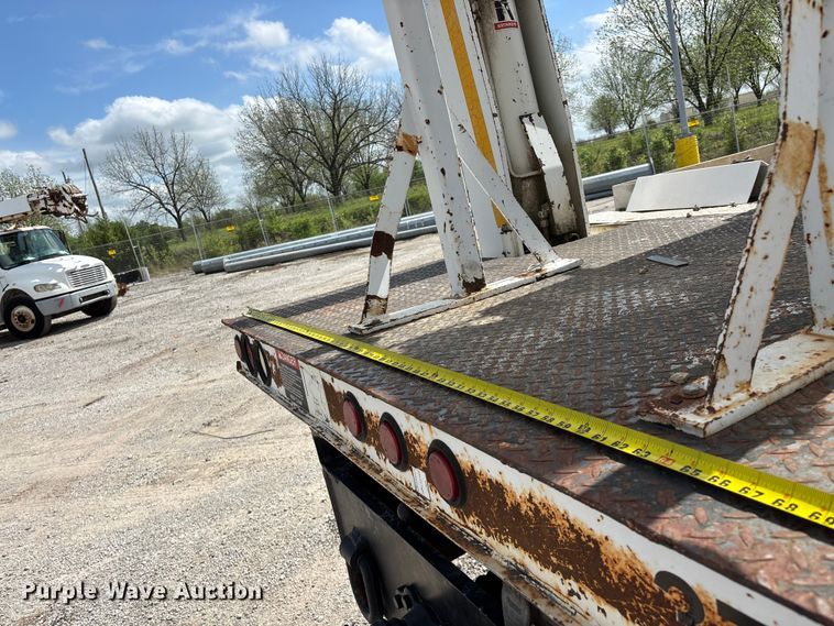 image for item FG0245 2004 Sterling L8500 Series bucket truck