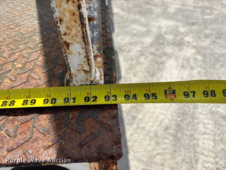 image for item FG0245 2004 Sterling L8500 Series bucket truck