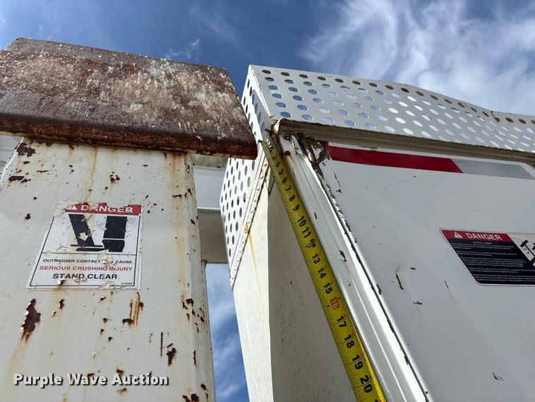 image for item FG0245 2004 Sterling L8500 Series bucket truck