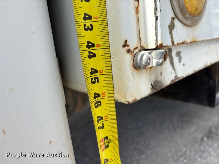 image for item FG0245 2004 Sterling L8500 Series bucket truck