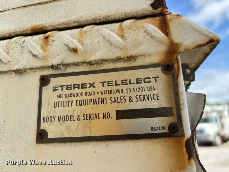 image for item FG0245 2004 Sterling L8500 Series bucket truck