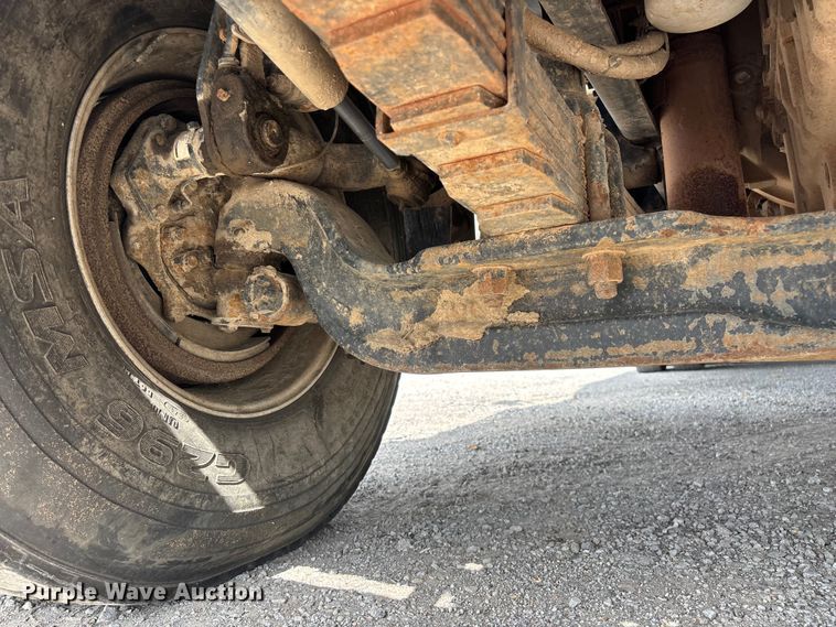 image for item FG0245 2004 Sterling L8500 Series bucket truck